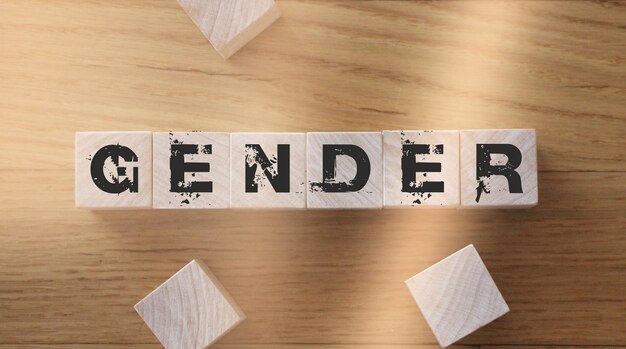 Foto genderwoord geschreven op houten kubussen genderkwaliteit en sociale kwesties problemen concept