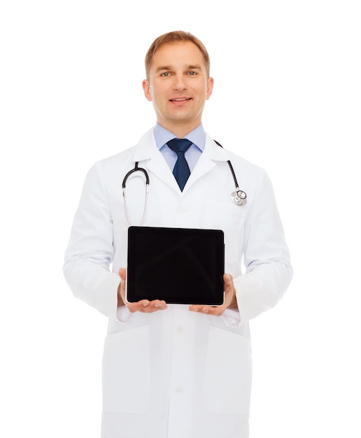 geneeskunde, beroep en gezondheidszorg concept - lachende mannelijke arts met tablet pc-computer en stethoscoop