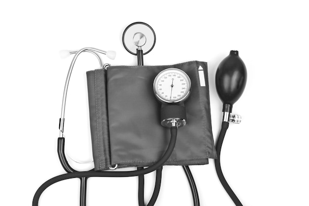 Foto geneeskunde object bloeddruk met stethoscoop geïsoleerd op witte achtergrond