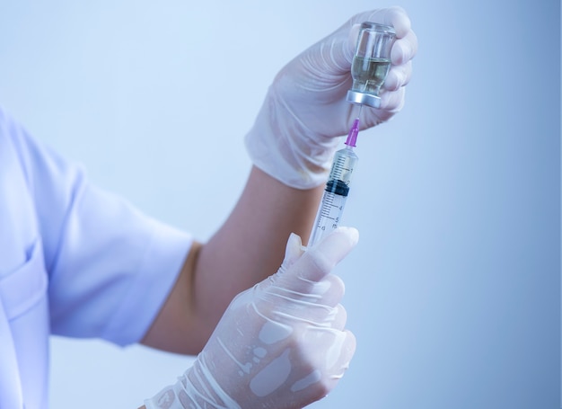 Geneesmiddel vaccinatie-uitrusting met naald