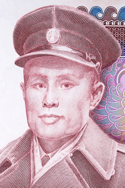 Фото Генерал аунг сан с портретом бирманских денег