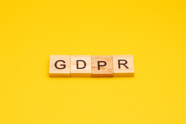 Буквы Общего регламента защиты данных с написанием GDPR