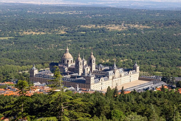 Photo general view of the royal monastery of san lorenzo del escorial 16th century spain