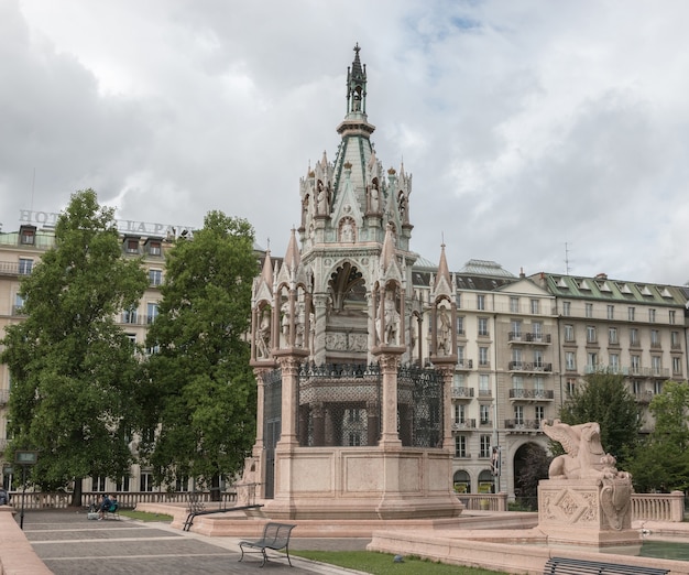 Женева, Швейцария - 1 июля 2017: Памятник Брауншвейгскому и мавзолей в Женеве, Швейцария