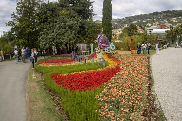 Photo genoa, italy - may 7 2022 - euroflora international floreal exposition in event outdoor in nervi park