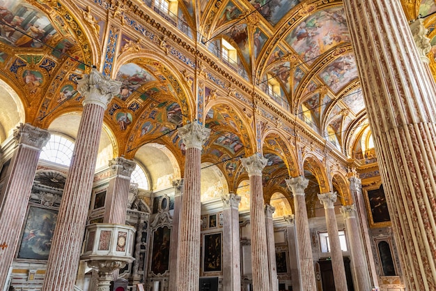 Genua, Italië 8 augustus 2023 Annunziata's kerk Basilica della Santissima Annunziato een van de mooiste Italiaanse katholieke kerk interieur