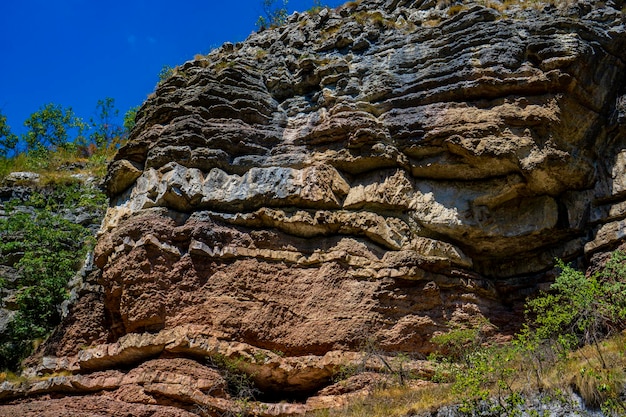 Geologische formaties bij de Boljetin-rivierkloof in Oost-Servië