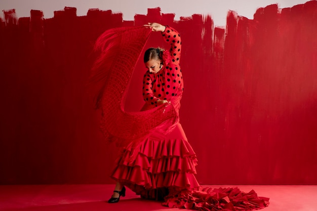 Foto gepassioneerde en elegante flamencodanseres