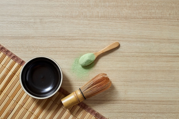 Gepoederde groene thee met bamboe zwaait