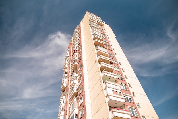 Geprefabriceerd huis in de stad op nederzettingen