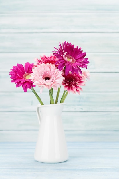 Foto mazzo di fiori di gerbera