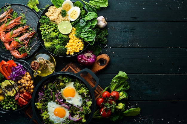 Gerechten achtergrond Set gerechten op de eettafel Eten Traditionele keukens van de wereld Bovenaanzicht Vrije ruimte voor uw tekst