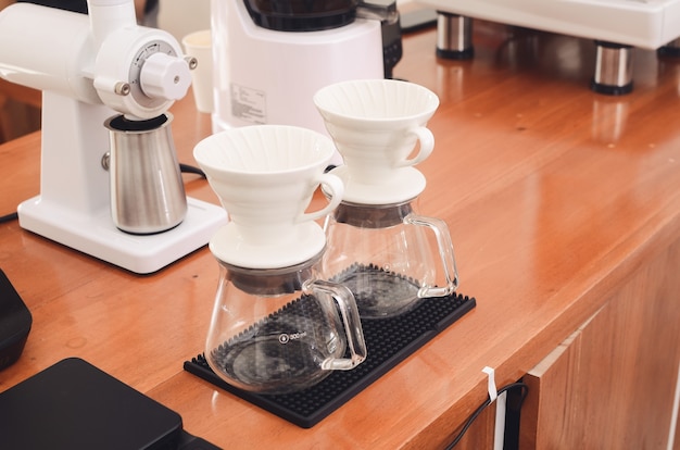 Gereedschappen en apparatuur voor het maken van Drip Brew-koffie.