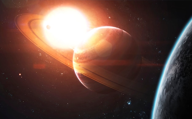 Geringde gasreus voor gloeiende zon. Space science fiction visualisatie. Elementen van deze afbeelding geleverd door NASA