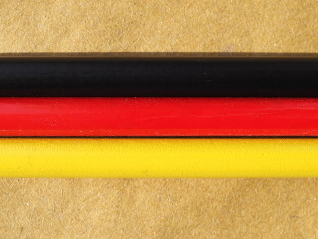 Фото Немецкий флаг германии с карандашом