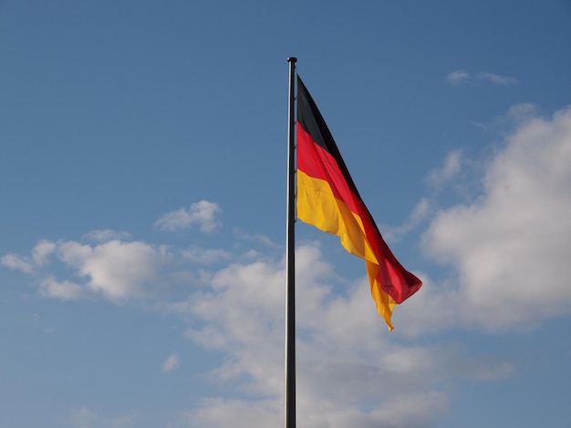 사진 푸른 하늘 위에 독일 국기