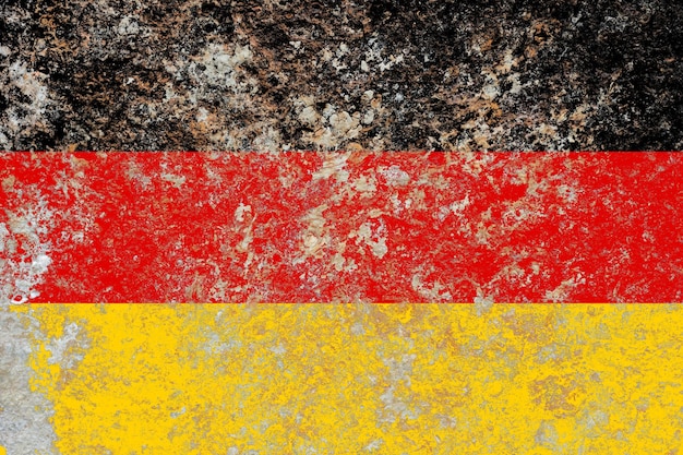 さびた古い鉄の金属板にドイツの旗