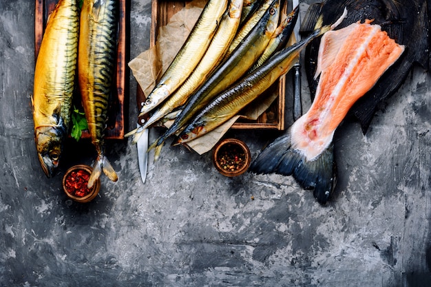 Gerookte vis saury en makreel