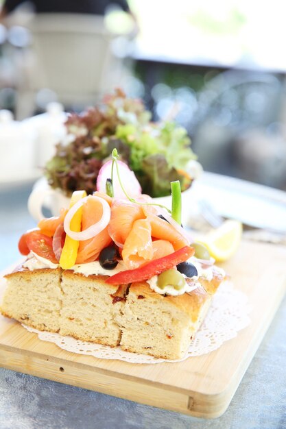 Gerookte zalm met brood