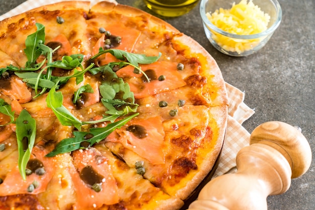 gerookte zalm pizza