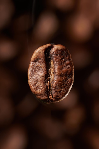 Geroosterde koffiebonen macro close-up achtergrond
