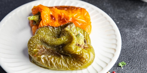 geroosterde paprika groenteschotel maaltijd eten snack op tafel kopie ruimte voedsel achtergrond rustiek