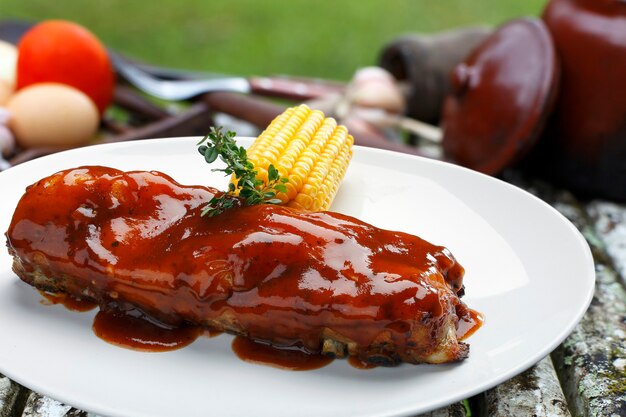 Geroosterde ribbetjes met barbecuesaus