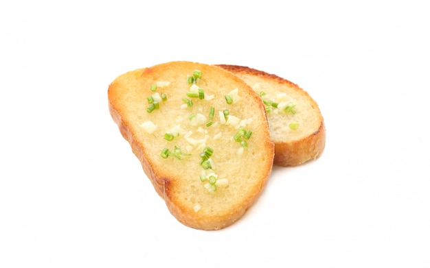 Geroosterde sneetjes brood met knoflook geïsoleerd op wit