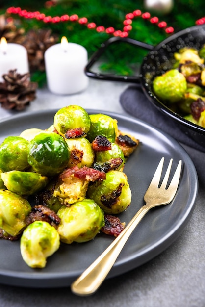 Foto geroosterde spruitjes met bacon kerst traditioneel gerecht