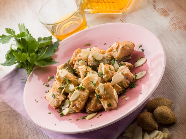 Geroosterde zalm met plakje amandel