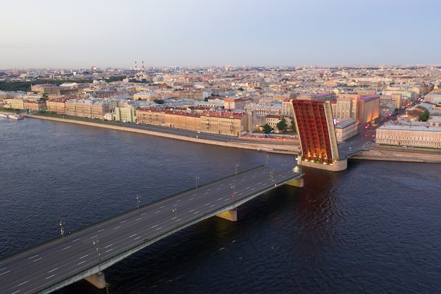 Gescheiden Liteyny Bridge-weergave