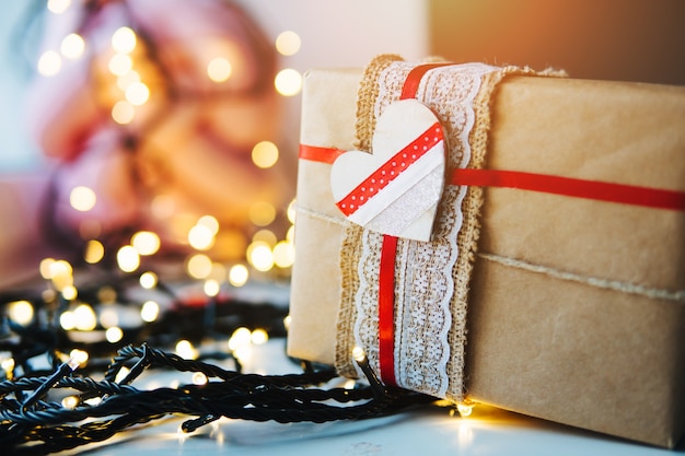 Foto geschenk staat op tafel