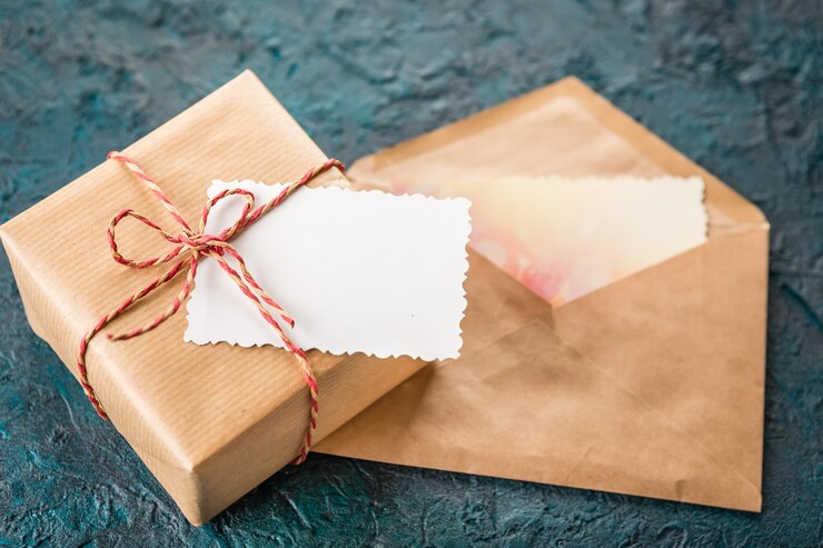 Geschenkdoos en een wenskaart
