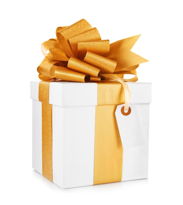 Foto geschenkdoos met strik en tag op witte achtergrond