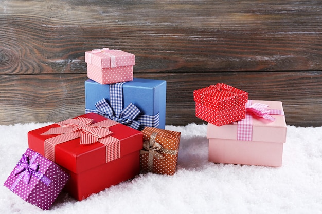 Geschenkdozen op houten achtergrond