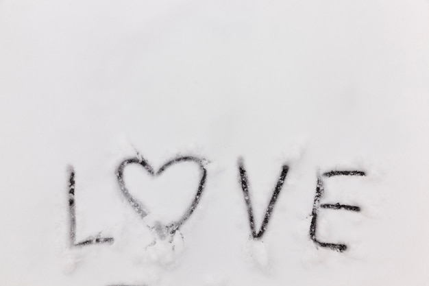 Geschilderd op de sneeuw in de winter