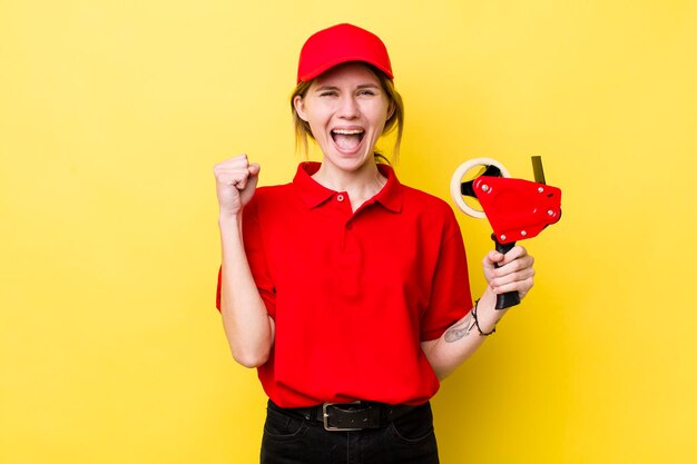 Geschokt voelen lachen en succes vieren