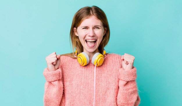 Geschokt voelen lachen en succes vieren