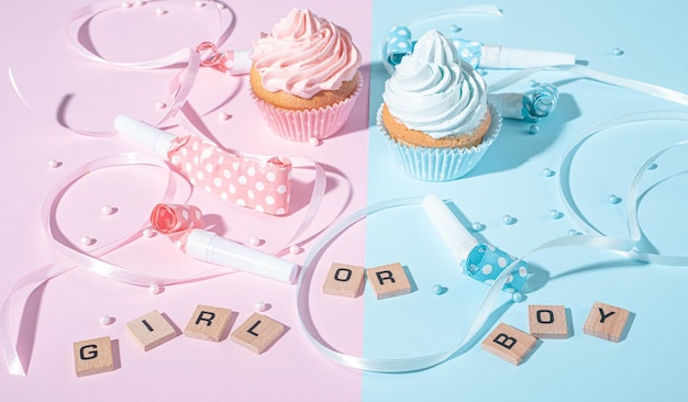 Geslacht feestjongen of meisje twee cupcakes met blauw en roze crème vieringsconcept wanneer het geslacht van het kind bekend wordt