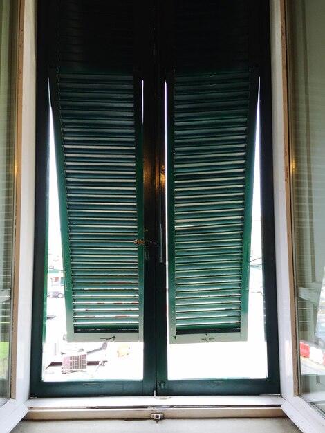 Gesloten deur van het gebouw