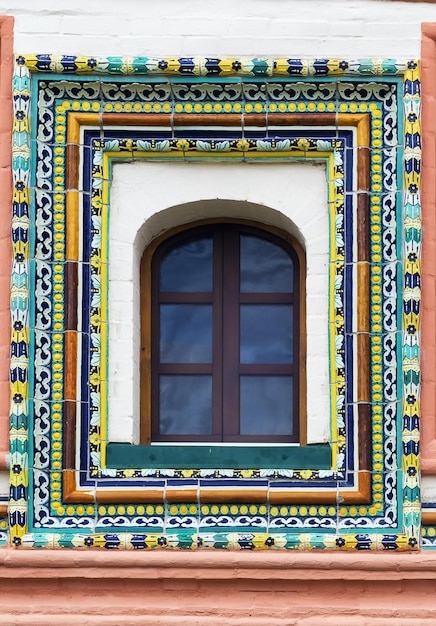 Gesloten deur van het gebouw