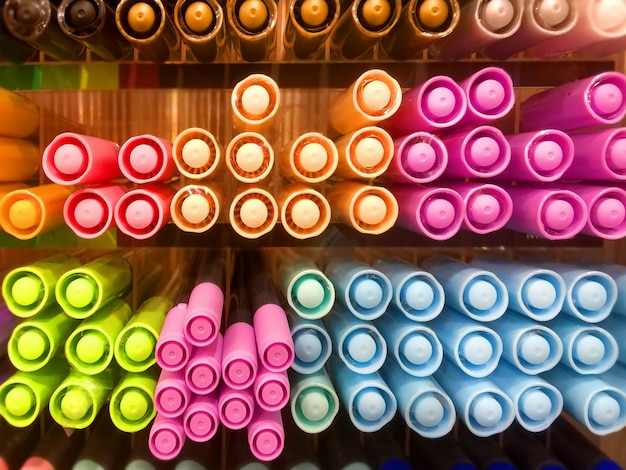 Gesloten Omhoog Kleurrijke Pen gezien vanaf Cap Side