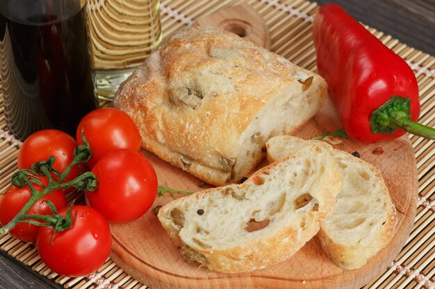 Gesneden brood Ciabatta en groenten