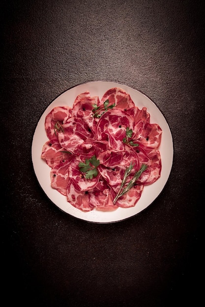 gesneden geharde ham prosciutto Italiaans gerecht delicatesse parma ham top view geen mensen