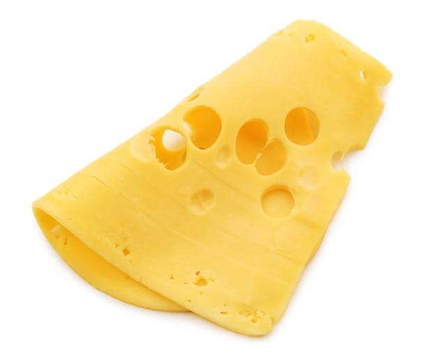 Gesneden kaas geïsoleerd op een witte achtergrond