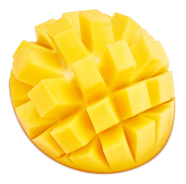 Gesneden mango fruit geïsoleerd op een witte achtergrond Mango uitknippad