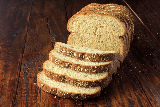 Gesneden organisch volkoren brood