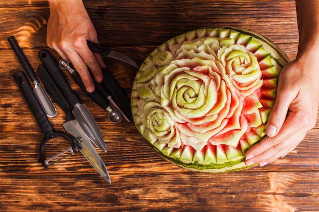 Gesneden watermeloenfruit voorbereid voor het snijden