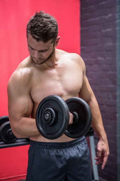 Gespierde man tillen halter