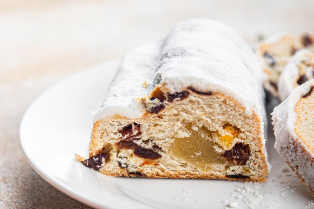 Foto gestolen kerstmis zoet dessert vakantie bakken traktatie nieuwjaar en kerstfeest maaltijd eten snack op de tafel